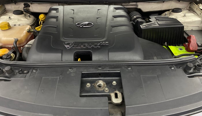 2016 Mahindra XUV500 W8, Diesel, Manual, 1,23,899 km, Engine View