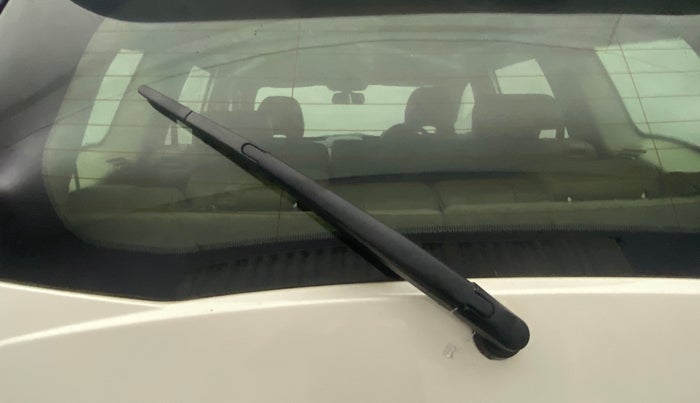 2016 Mahindra XUV500 W8, Diesel, Manual, 1,23,899 km, Rear Wiper