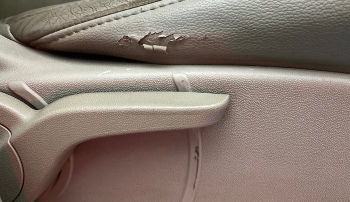 2016 Mahindra XUV500 W8, Diesel, Manual, 1,23,899 km, Driver Side Adjustment Panel