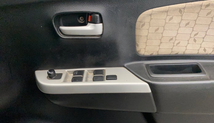 2015 Maruti Wagon R 1.0 VXI, Petrol, Manual, 1,11,487 km, Driver Side Door Panels Control