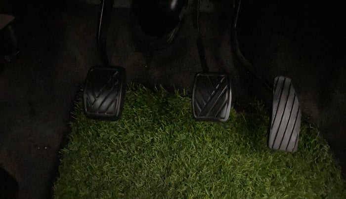 2015 Maruti Wagon R 1.0 VXI, Petrol, Manual, 1,11,487 km, Pedals