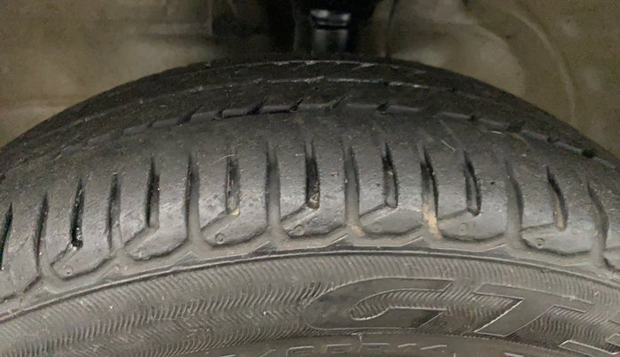 2015 Maruti Wagon R 1.0 VXI, Petrol, Manual, 1,11,487 km, Left Front Tyre Tread