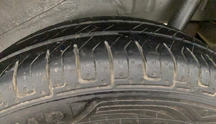 2015 Maruti Wagon R 1.0 VXI, Petrol, Manual, 1,11,487 km, Left Rear Tyre Tread