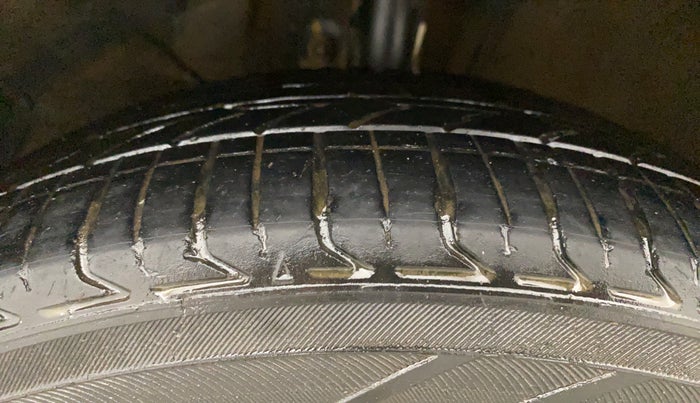 2021 Maruti Ertiga VXI AT SHVS, Petrol, Automatic, 53,981 km, Left Front Tyre Tread