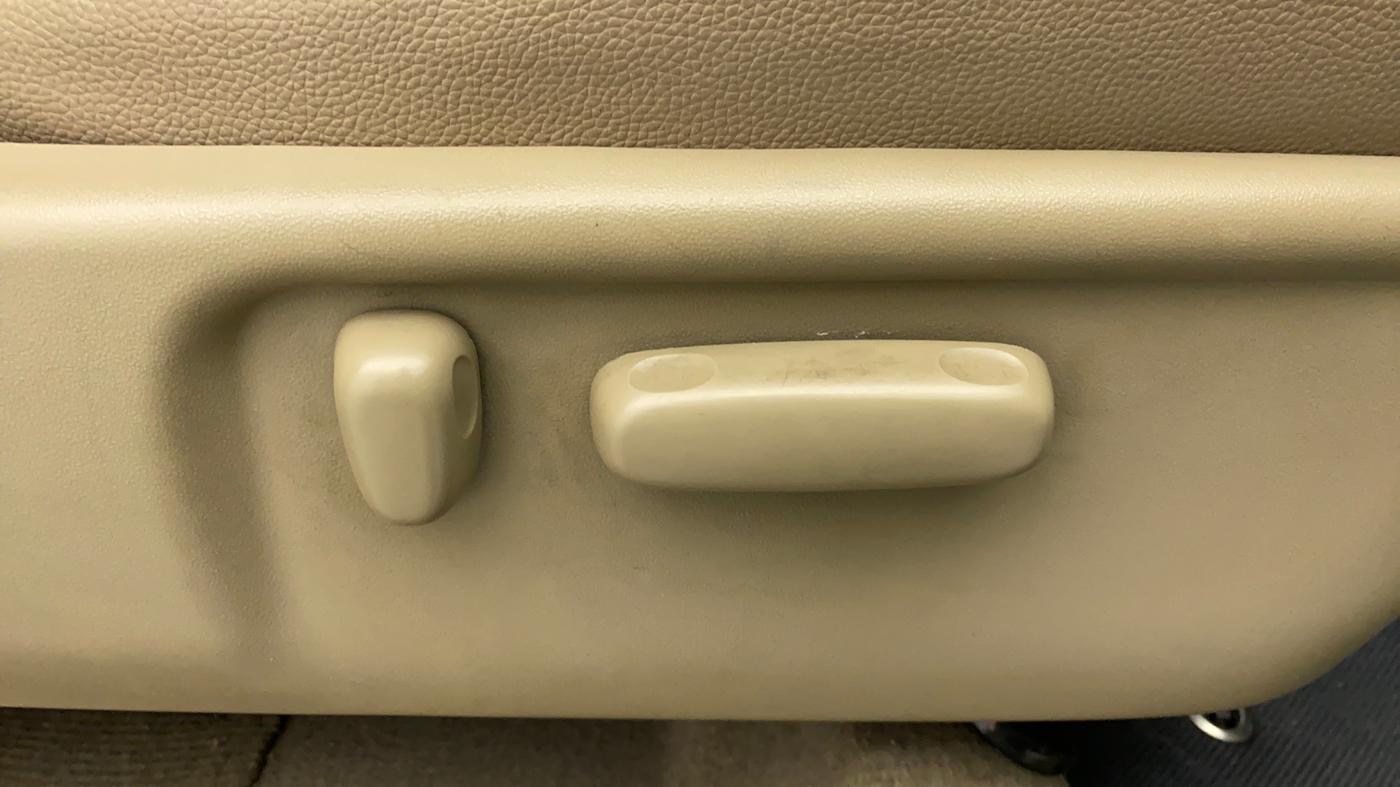 2016 Toyota Fortuner 3.0 AT 4X2, Diesel, Automatic, 1,97,528 km, Driver Side Adjustment Panel