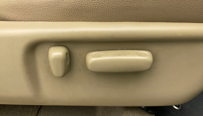 2016 Toyota Fortuner 3.0 AT 4X2, Diesel, Automatic, 1,97,528 km, Driver Side Adjustment Panel