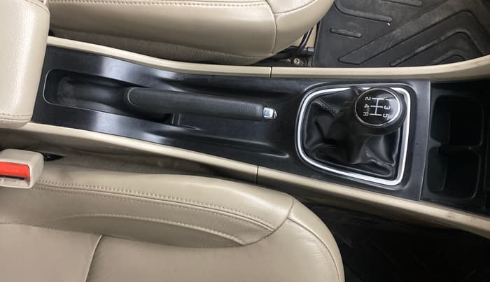 2017 Maruti Ciaz ALPHA DIESEL 1.3, Diesel, Manual, 1,47,557 km, Gear Lever