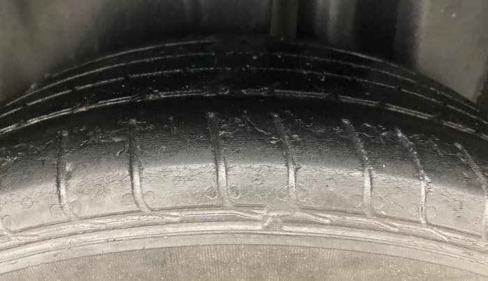 2017 Maruti Ciaz ALPHA DIESEL 1.3, Diesel, Manual, 1,47,557 km, Left Rear Tyre Tread