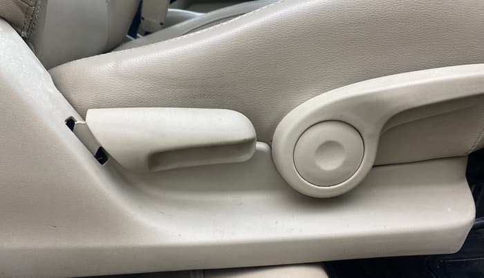 2017 Maruti Ciaz ALPHA DIESEL 1.3, Diesel, Manual, 1,47,557 km, Driver Side Adjustment Panel