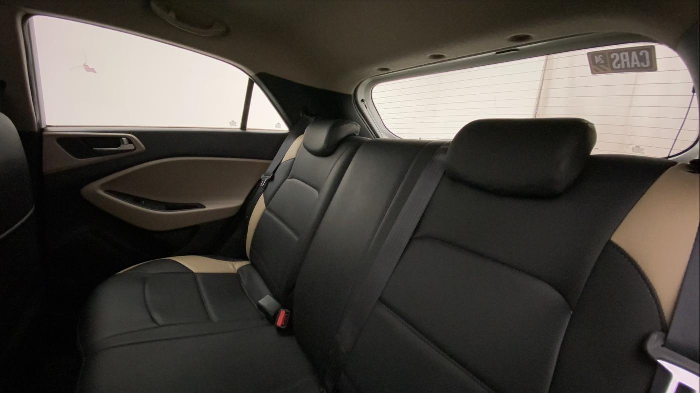 2014 Hyundai Elite i20 ASTA 1.4 CRDI, Diesel, Manual, 1,07,145 km, Right Side Rear Door Cabin