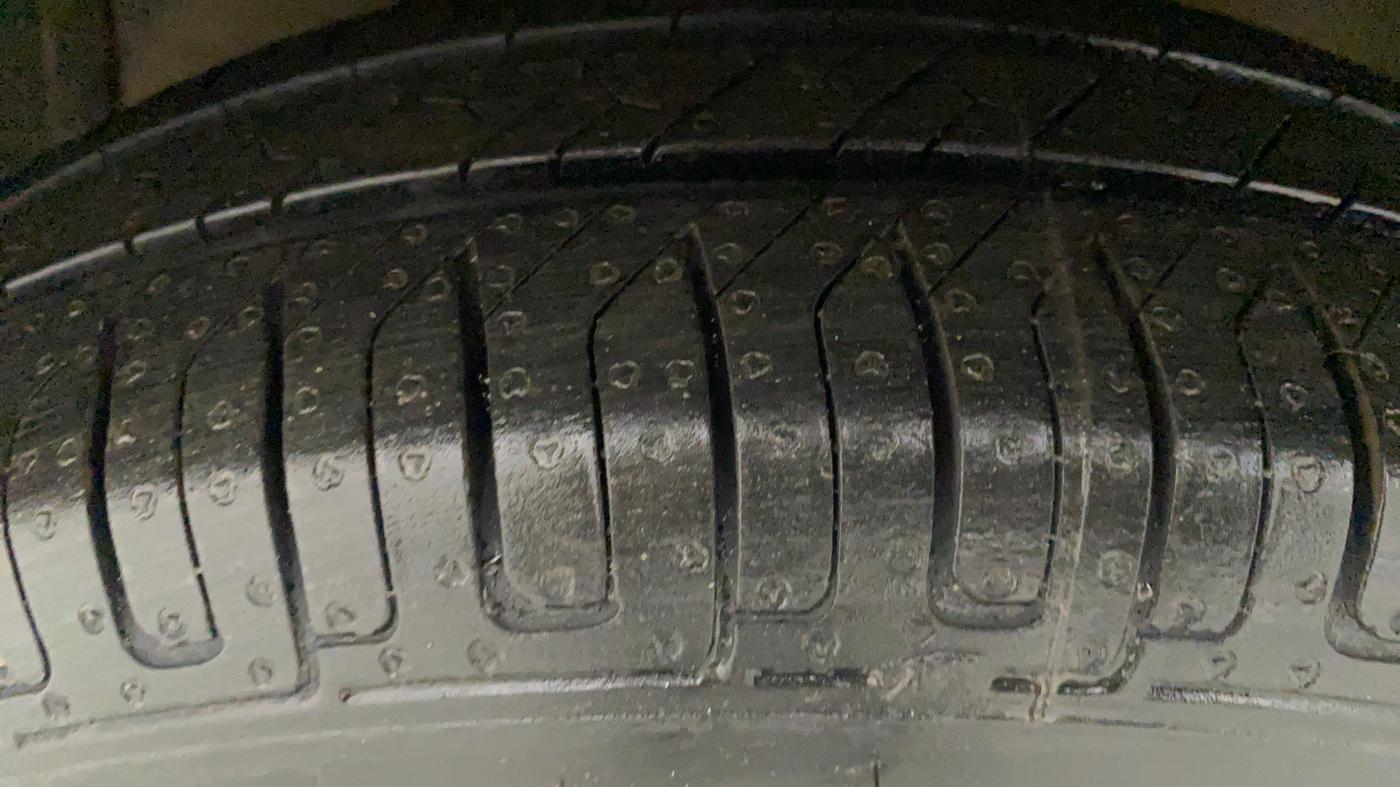 2012 Maruti Swift Dzire VXI, Petrol, Manual, 73,023 km, Left Front Tyre Tread