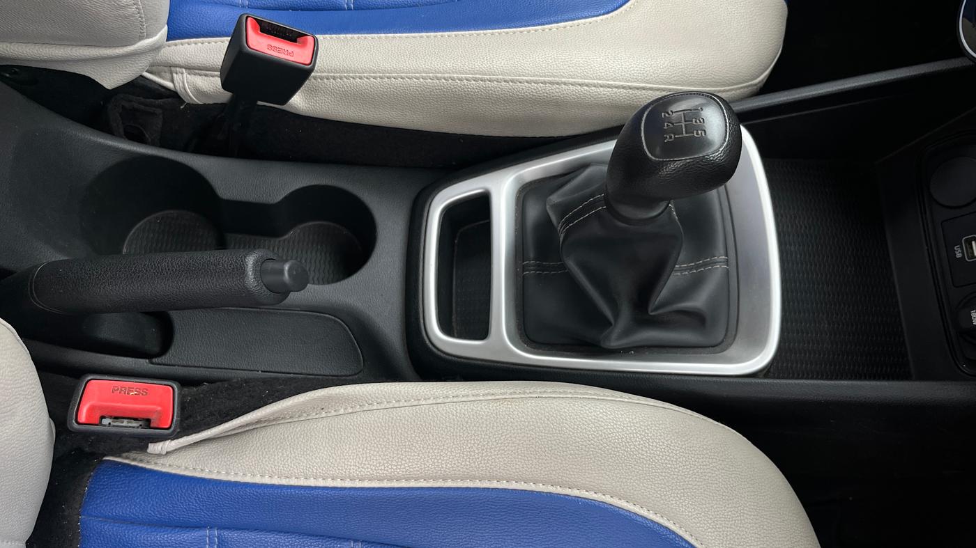 2021 Hyundai VENUE S 1.2, Petrol, Manual, 48,792 km, Gear Lever