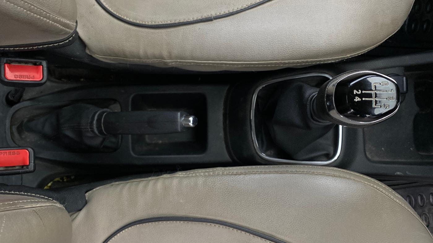 2019 Renault Kwid RXT 1.0 (O), Petrol, Manual, 60,583 km, Gear Lever