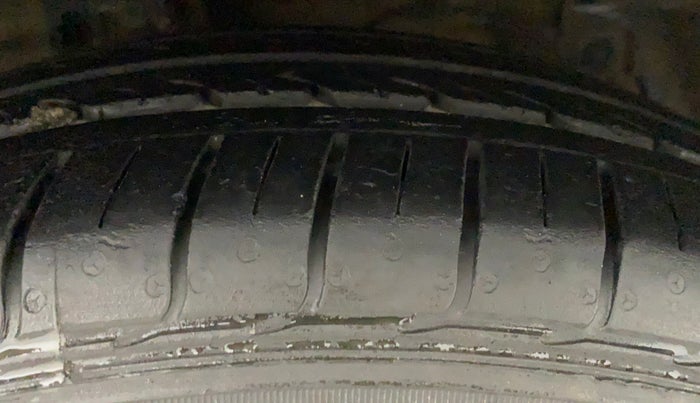 2019 Maruti Ciaz DELTA AT 1.5 SHVS PETROL, Petrol, Automatic, 31,766 km, Right Front Tyre Tread