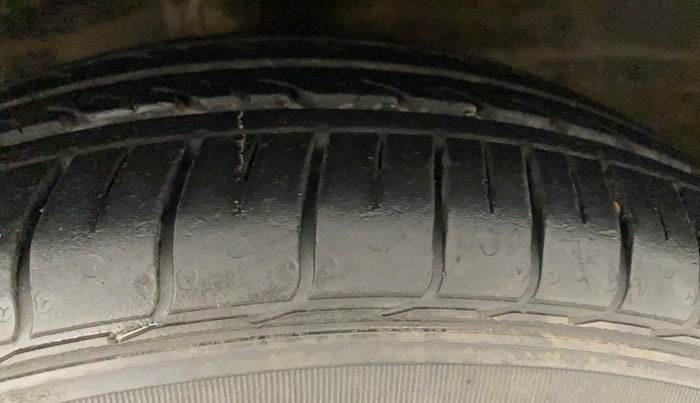 2019 Maruti Ciaz DELTA AT 1.5 SHVS PETROL, Petrol, Automatic, 31,766 km, Left Front Tyre Tread