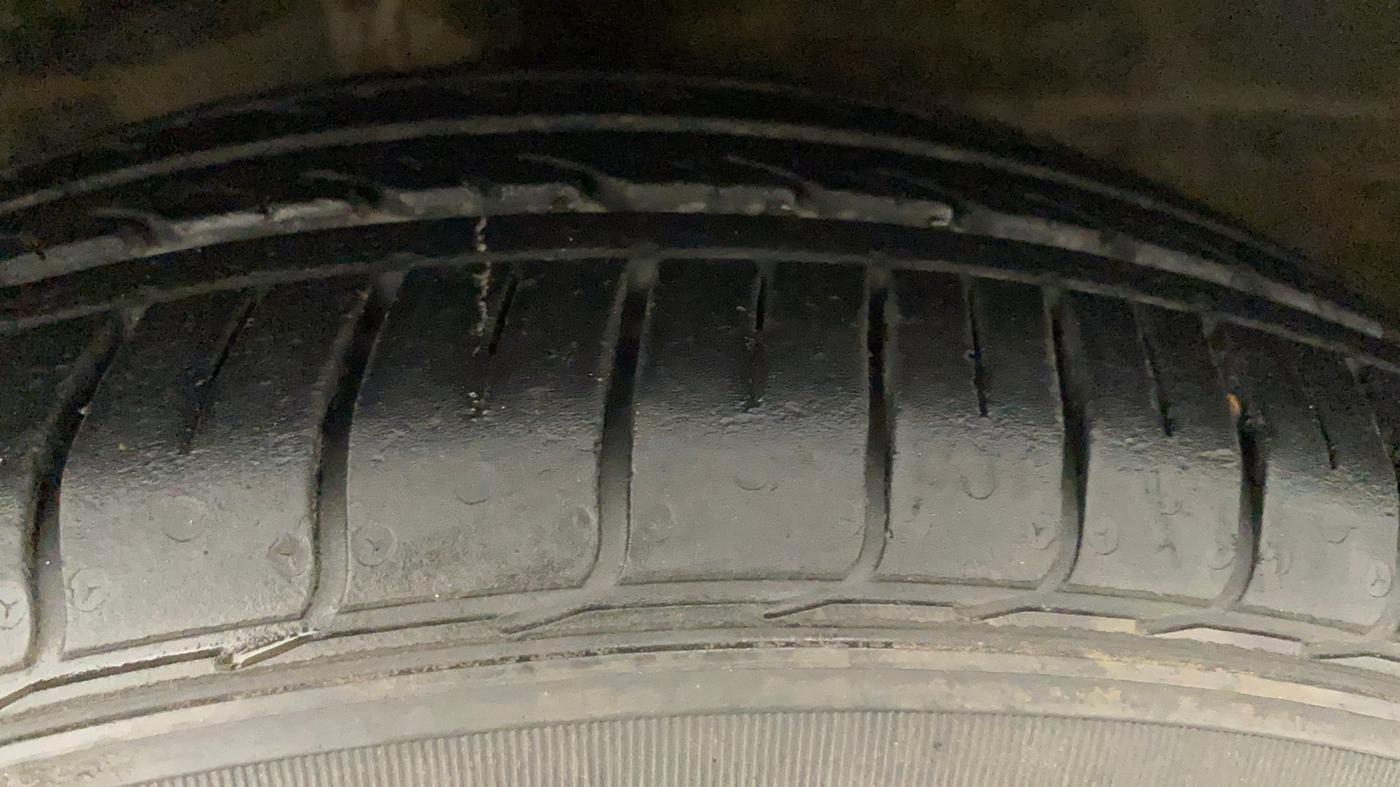 2019 Maruti Ciaz DELTA AT 1.5 SHVS PETROL, Petrol, Automatic, 31,766 km, Left Front Tyre Tread