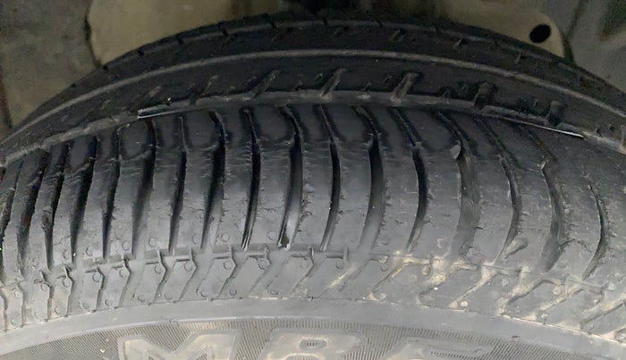 2016 Ford Ecosport TREND 1.5L DIESEL, Diesel, Manual, 40,959 km, Right Front Tyre Tread