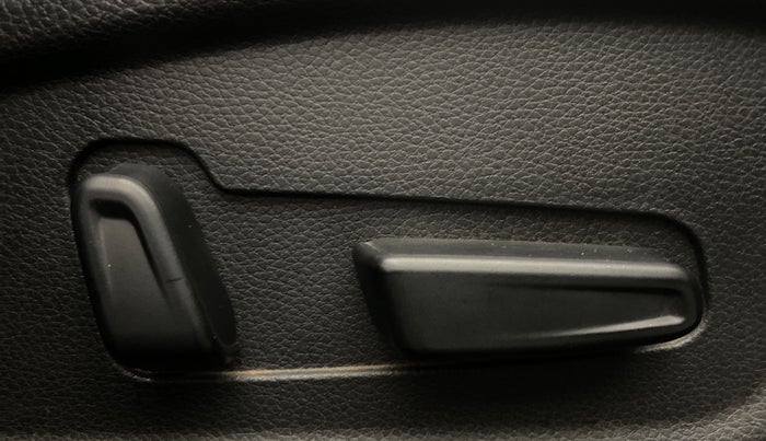 2020 KIA SELTOS GTX PLUS AT 1.5 DIESEL, Diesel, Automatic, 1,22,874 km, Driver Side Adjustment Panel