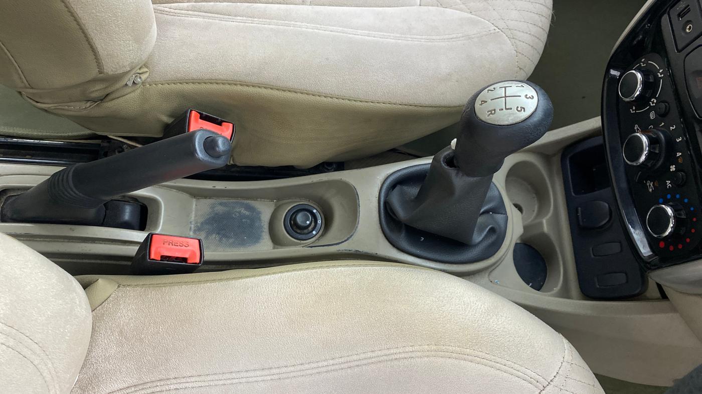 2013 Nissan Terrano XL (D), Diesel, Manual, 1,44,369 km, Gear Lever