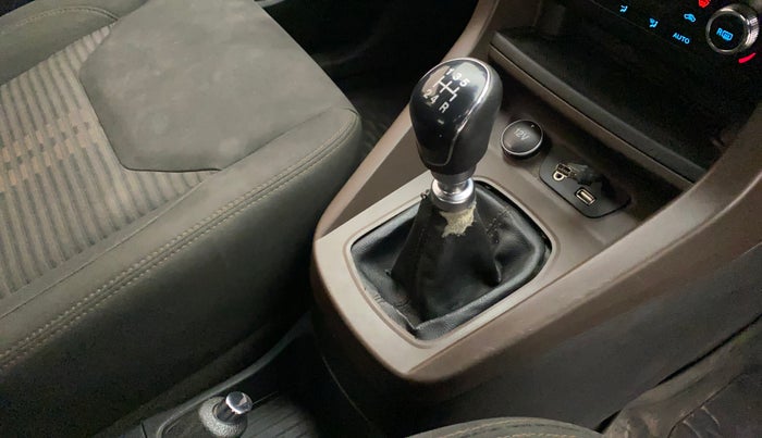 2018 Ford FREESTYLE TITANIUM 1.5 DIESEL, Diesel, Manual, 95,858 km, Gear lever - Boot cover slightly torn