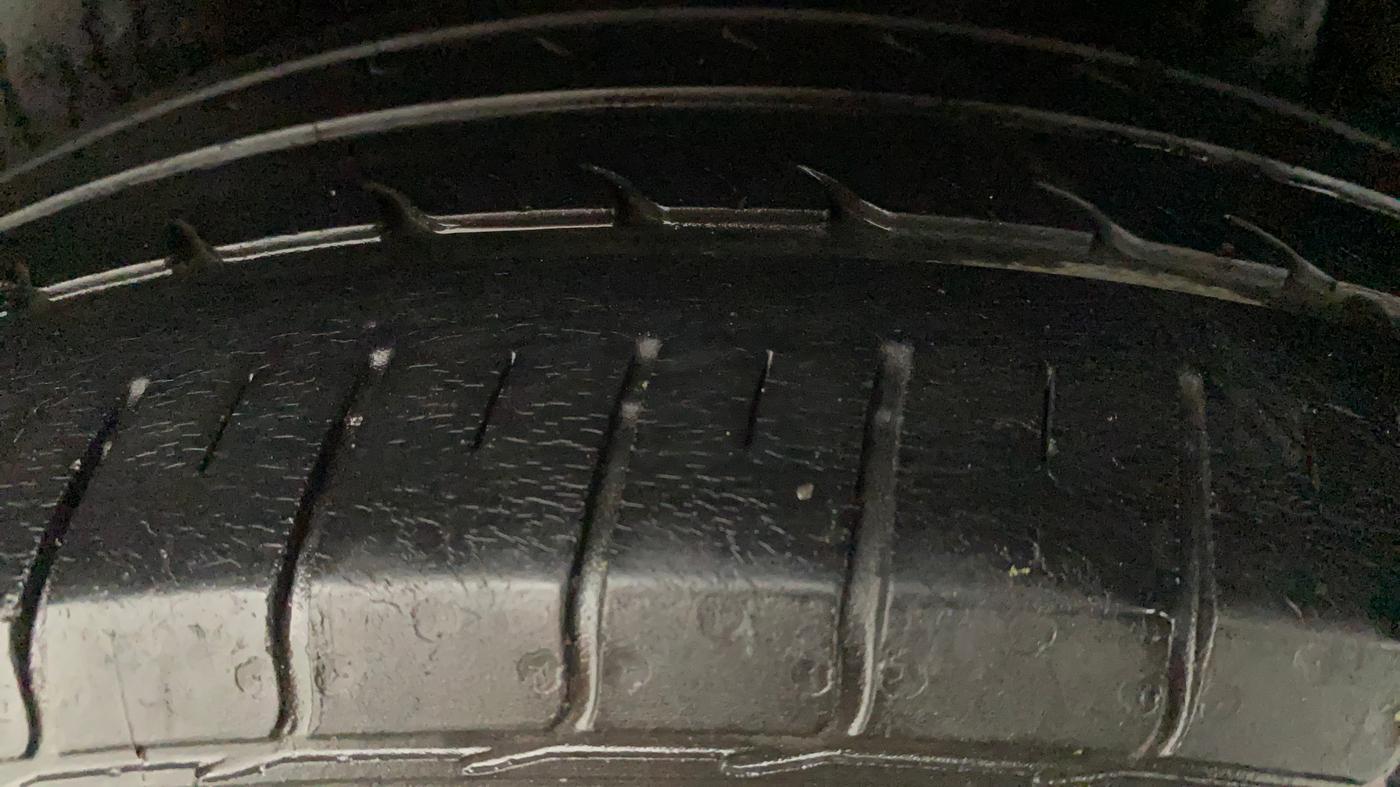 2016 Maruti Ertiga VXI, Petrol, Manual, 45,521 km, Left Rear Tyre Tread