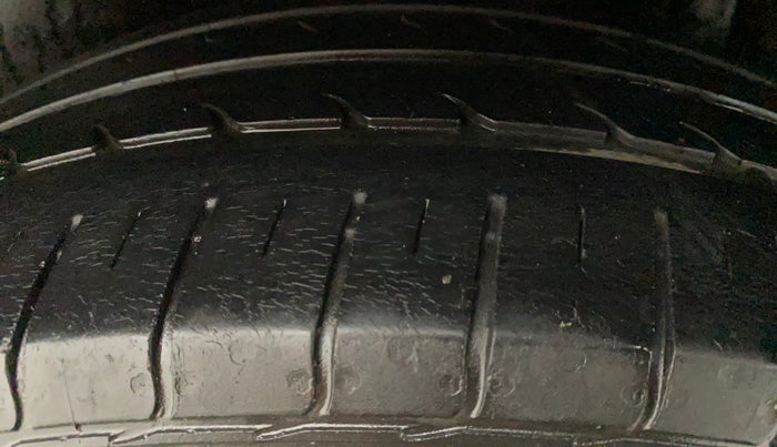 2016 Maruti Ertiga VXI, Petrol, Manual, 45,521 km, Left Rear Tyre Tread