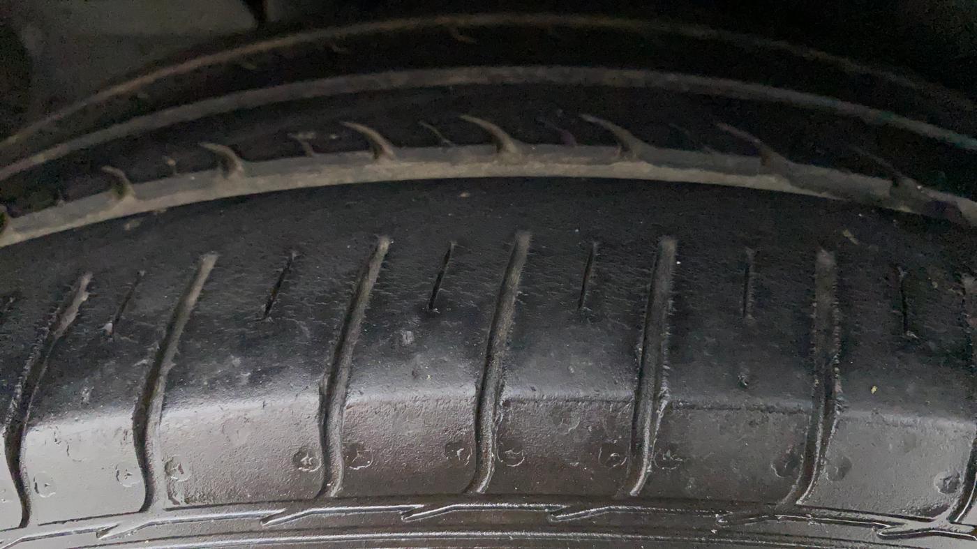 2016 Maruti Ertiga VXI, Petrol, Manual, 45,521 km, Right Rear Tyre Tread