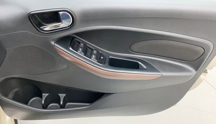 2018 Ford FREESTYLE TITANIUM PLUS 1.2 PETROL, Petrol, Manual, 66,817 km, Driver Side Door Panels Control
