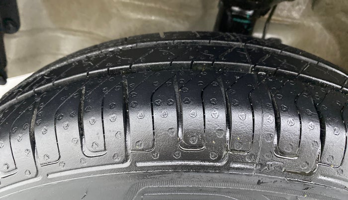 2012 Maruti Wagon R 1.0 LXI, Petrol, Manual, 20,481 km, Left Front Tyre Tread