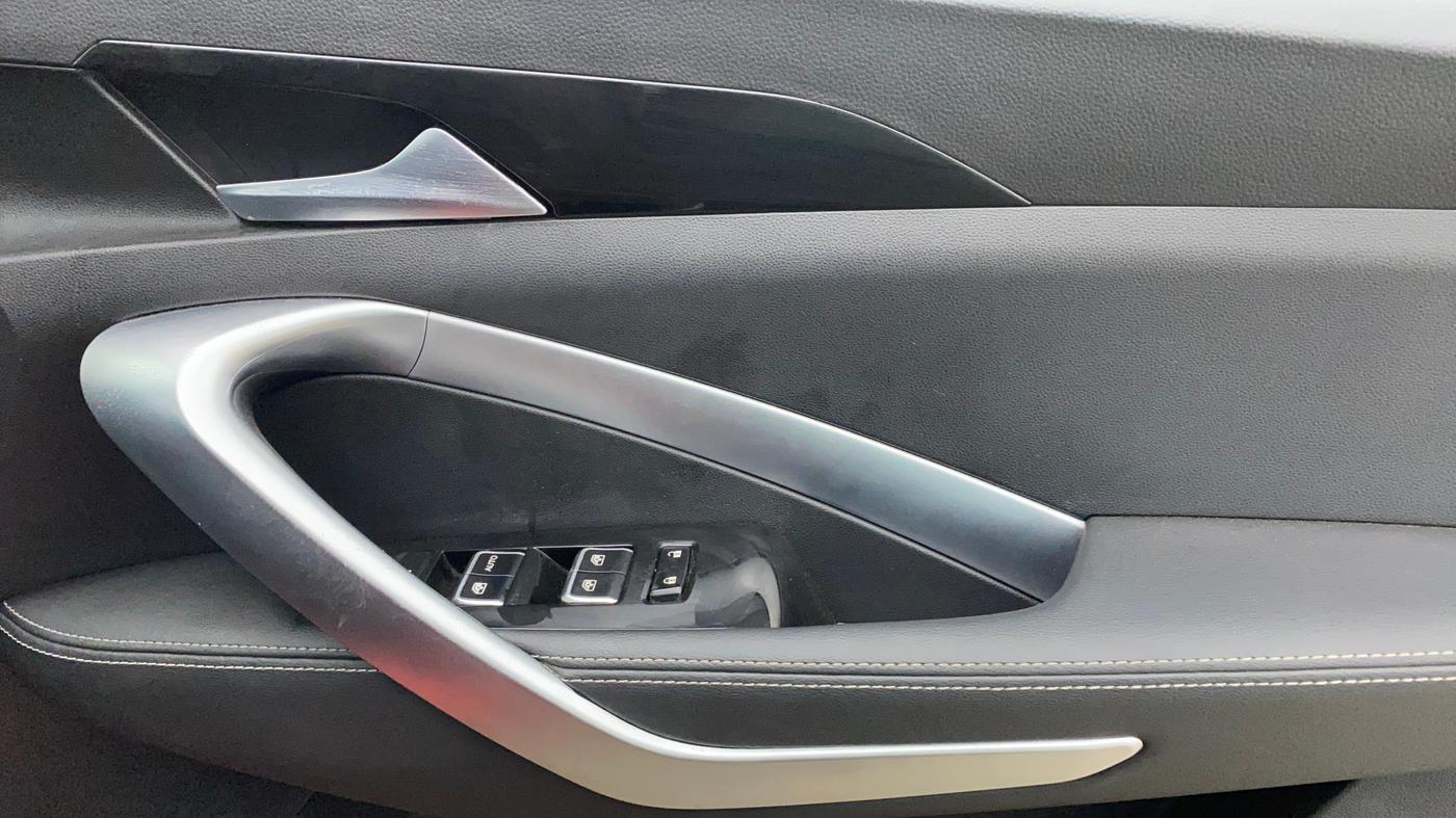 2020 MG HECTOR SHARP 1.5 DCT PETROL, Petrol, Automatic, 40,106 km, Driver Side Door Panels Control
