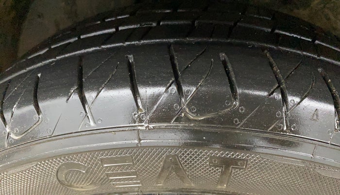 2020 MG HECTOR SHARP 1.5 DCT PETROL, Petrol, Automatic, 40,106 km, Left Front Tyre Tread