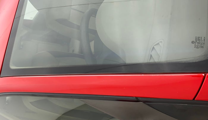 2012 Skoda Rapid AMBITION 1.6 TDI CR MT, Diesel, Manual, 1,05,577 km, Right A pillar - Paint is slightly faded