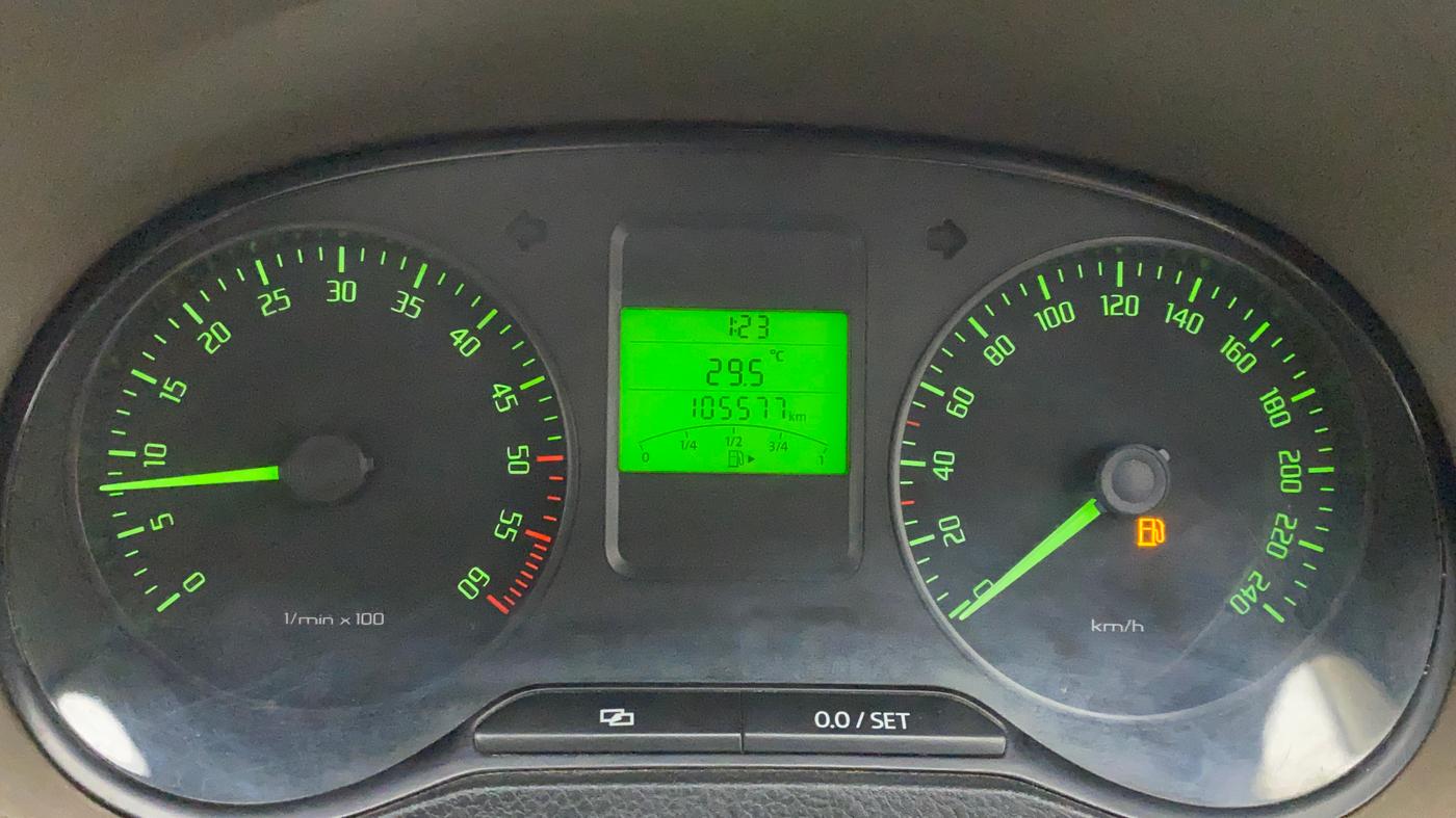 2012 Skoda Rapid AMBITION 1.6 TDI CR MT, Diesel, Manual, 1,05,577 km, Odometer Image
