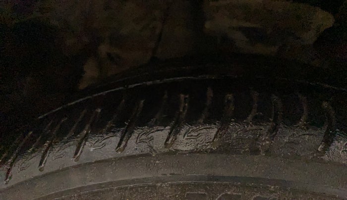 2019 Mahindra XUV300 W8 (O) 1.2 PETROL, Petrol, Manual, 82,450 km, Left Front Tyre Tread