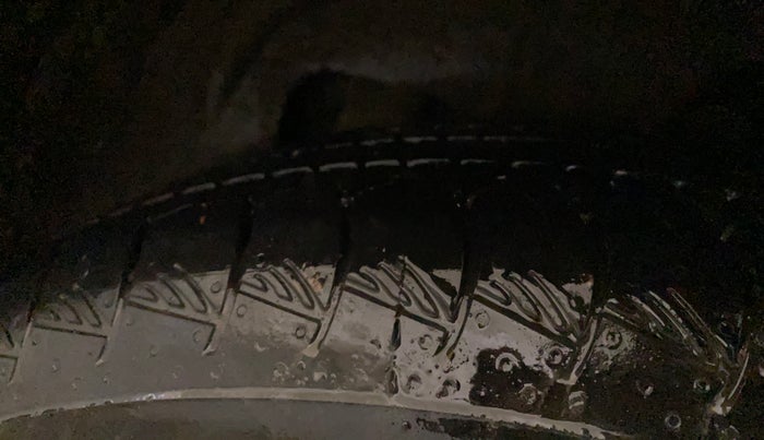 2019 Mahindra XUV300 W8 (O) 1.2 PETROL, Petrol, Manual, 82,450 km, Left Rear Tyre Tread