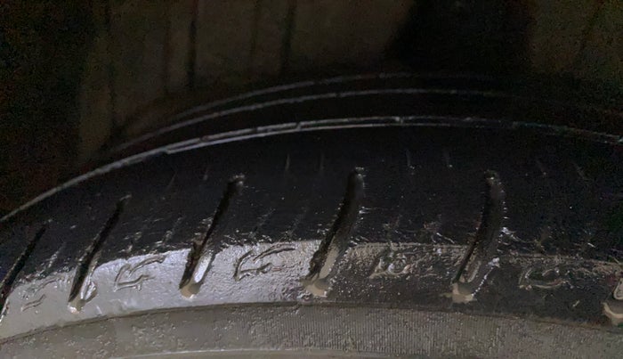 2019 Mahindra XUV300 W8 (O) 1.2 PETROL, Petrol, Manual, 82,450 km, Right Rear Tyre Tread