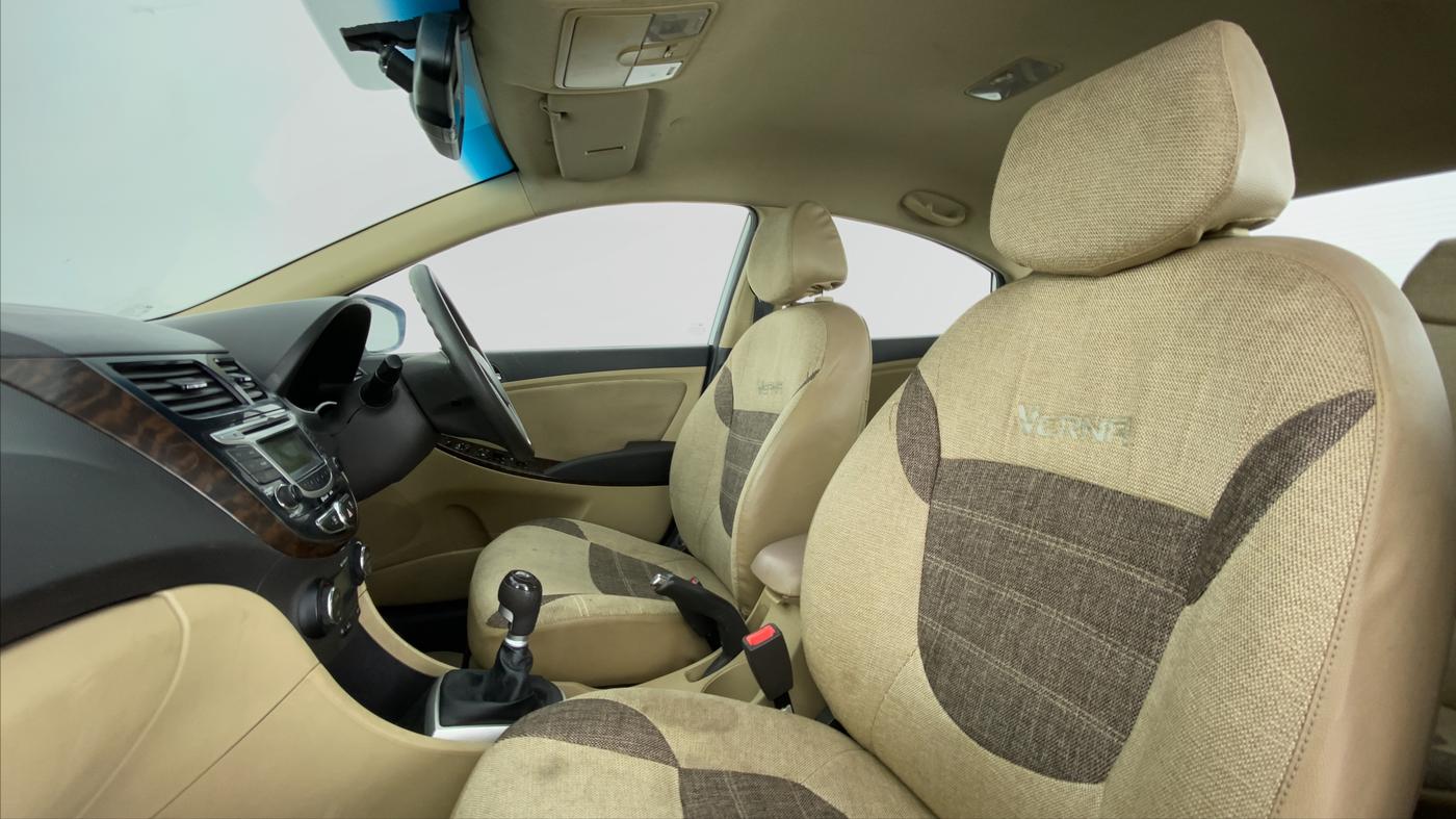2013 Hyundai Verna FLUIDIC 1.6 SX CRDI, Diesel, Manual, 33,838 km, Right Side Front Door Cabin