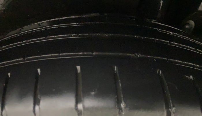 2017 Maruti Ertiga VXI AT, Petrol, Automatic, 68,718 km, Left Rear Tyre Tread