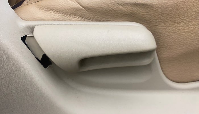 2017 Maruti Ertiga VXI AT, Petrol, Automatic, 68,718 km, Driver Side Adjustment Panel