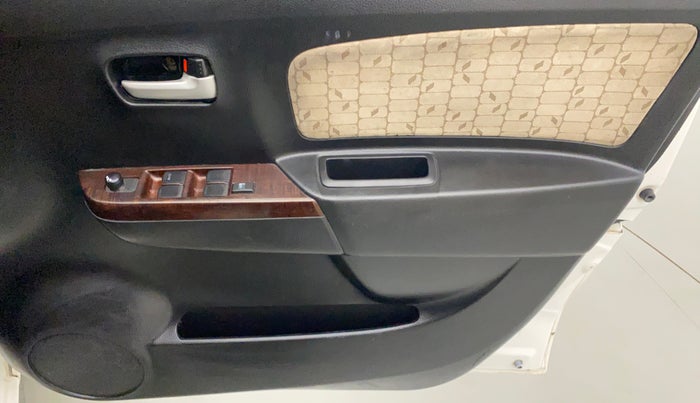 2017 Maruti Wagon R 1.0 VXI, Petrol, Manual, 37,340 km, Driver Side Door Panels Control
