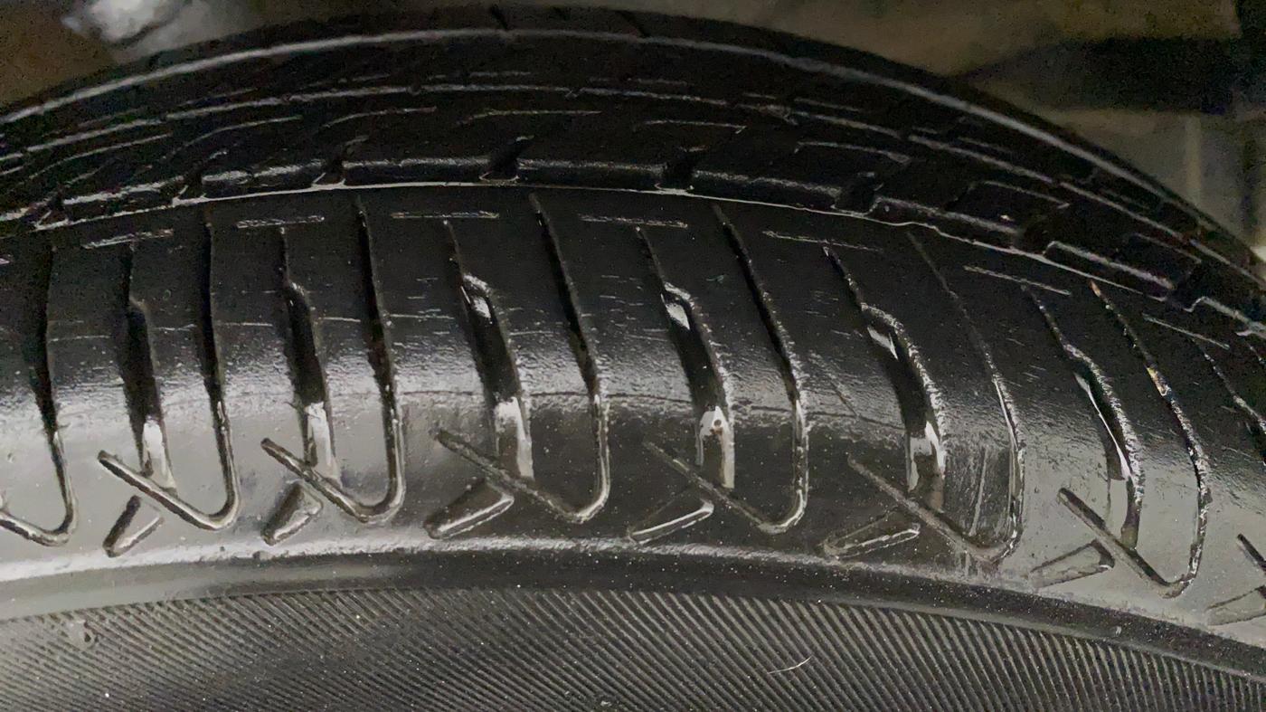 2017 Maruti Wagon R 1.0 VXI, Petrol, Manual, 37,340 km, Left Front Tyre Tread