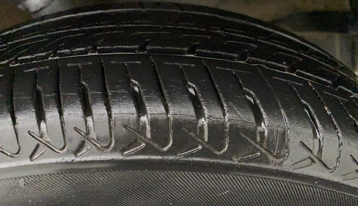 2017 Maruti Wagon R 1.0 VXI, Petrol, Manual, 37,340 km, Left Front Tyre Tread