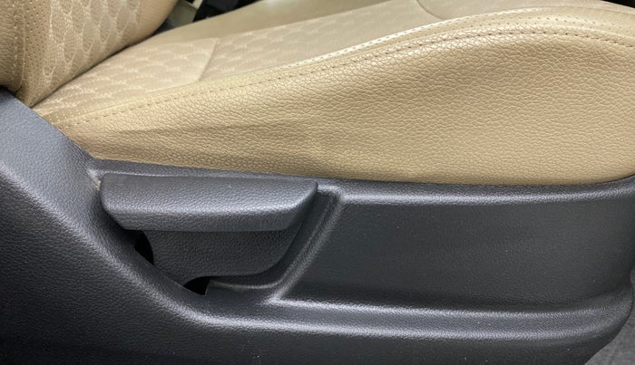 2017 Hyundai Eon MAGNA PLUS, Petrol, Manual, 16,081 km, Driver Side Adjustment Panel