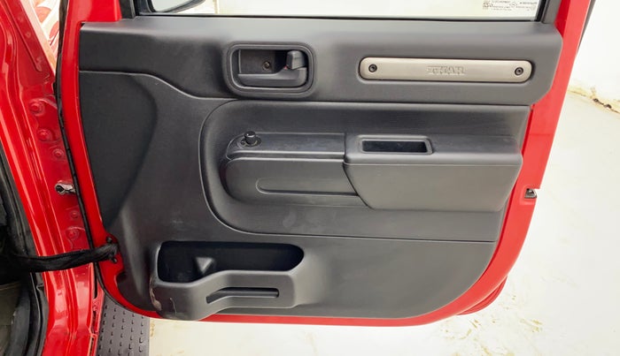 2021 Mahindra Thar LX D 4*4 MT HT, Diesel, Manual, 79,345 km, Driver Side Door Panels Control