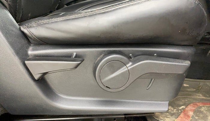 2021 Mahindra Thar LX D 4*4 MT HT, Diesel, Manual, 79,345 km, Driver Side Adjustment Panel