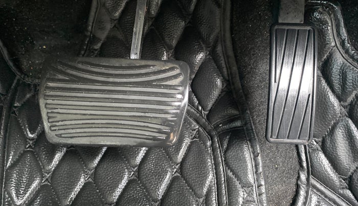 2024 Mahindra XUV700 AX 7 LUXURY D AT 7 STR, Diesel, Automatic, 28,342 km, Pedals