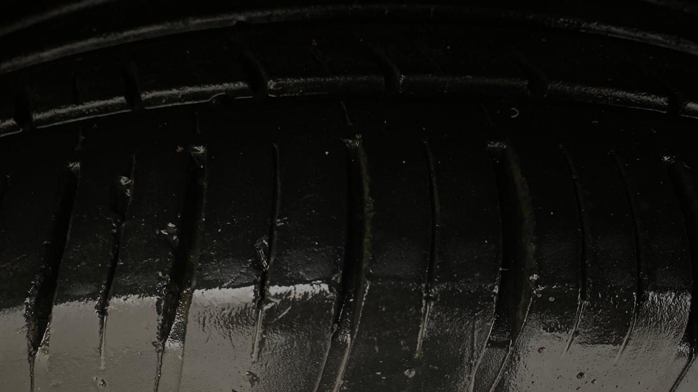 2024 Mahindra XUV700 AX 7 LUXURY D AT 7 STR, Diesel, Automatic, 28,342 km, Left Front Tyre Tread