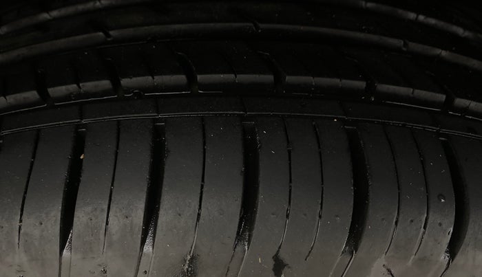 2024 Mahindra XUV700 AX 7 LUXURY D AT 7 STR, Diesel, Automatic, 28,342 km, Right Rear Tyre Tread