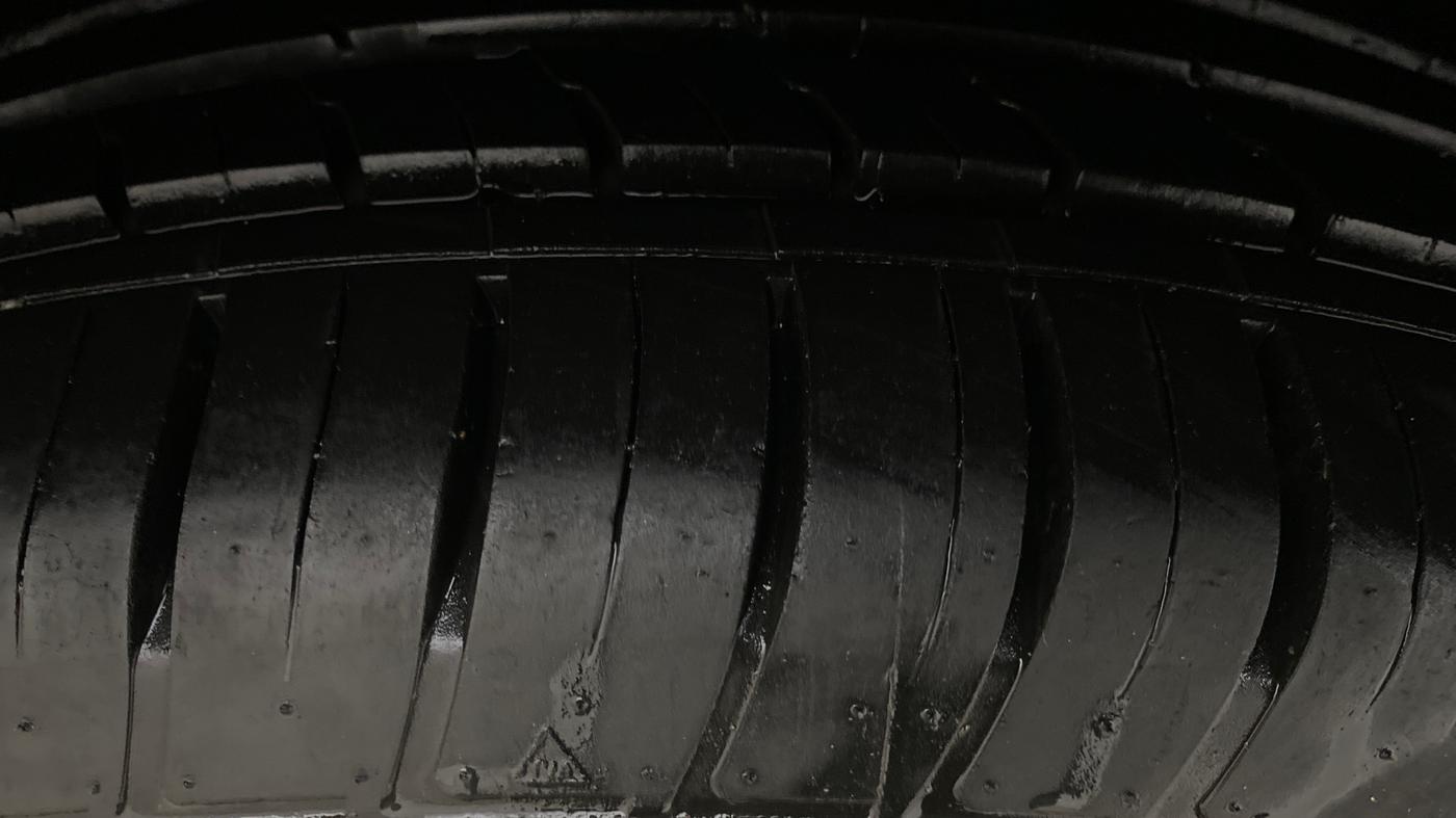 2024 Mahindra XUV700 AX 7 LUXURY D AT 7 STR, Diesel, Automatic, 28,342 km, Left Rear Tyre Tread