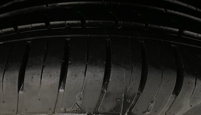 2024 Mahindra XUV700 AX 7 LUXURY D AT 7 STR, Diesel, Automatic, 28,342 km, Left Rear Tyre Tread